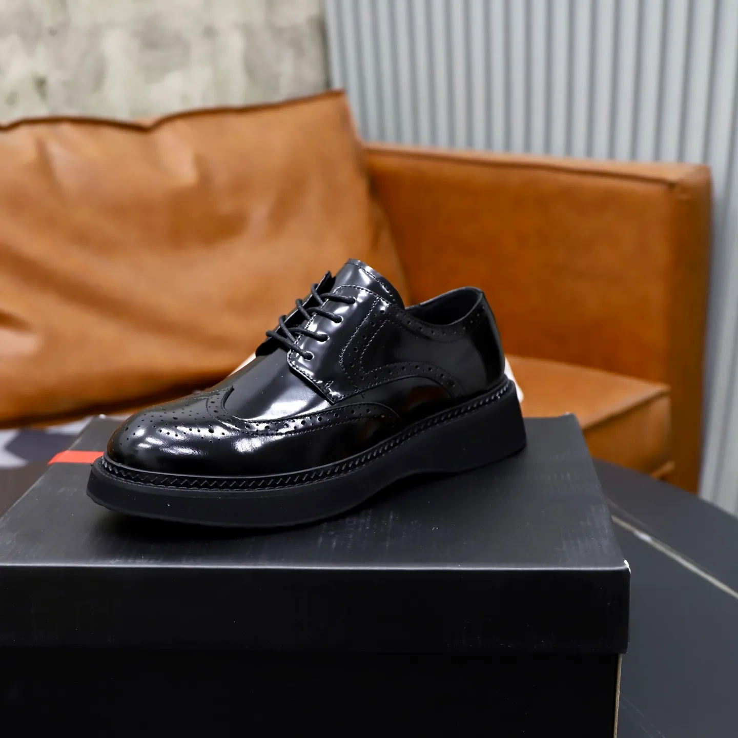 Ex-factory price: 640💰🙅‍♂️🙅‍♂️🙅‍♂️Cowhide Brand: PRADA Standard code: 38-44 (45 customized) Grade: Same as the official website Material: Original high-grade cowhide surface, cowhide lining, non-slip, soft and wear-resistant outsole Style category: Men's fashionable casual boots, distinguished luxury brand elements, top luxury Color: actual picture color